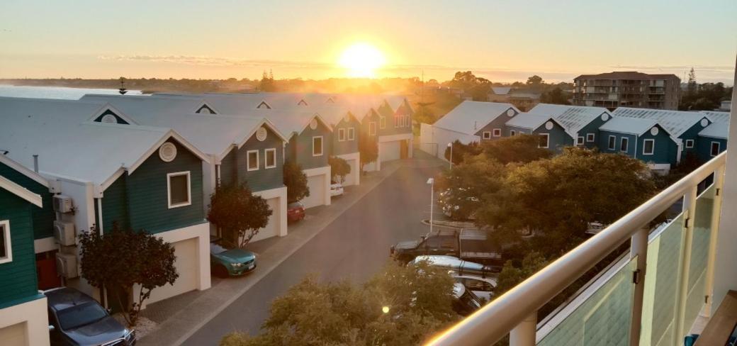 An Ocean,Beachfront And Pool View Apartment 210 Mandurah Buitenkant foto