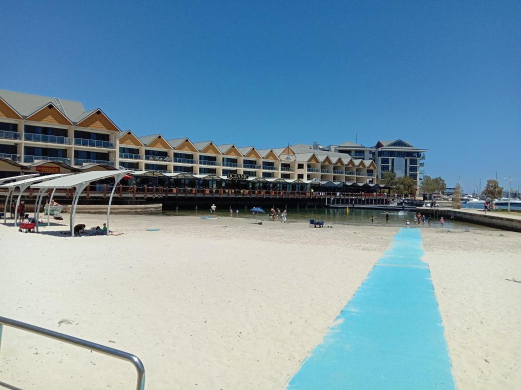 An Ocean,Beachfront And Pool View Apartment 210 Mandurah Buitenkant foto