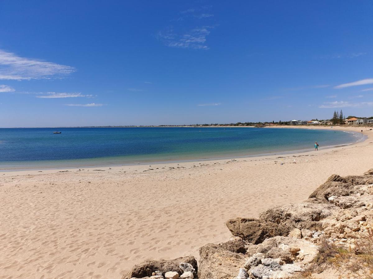 An Ocean,Beachfront And Pool View Apartment 210 Mandurah Buitenkant foto