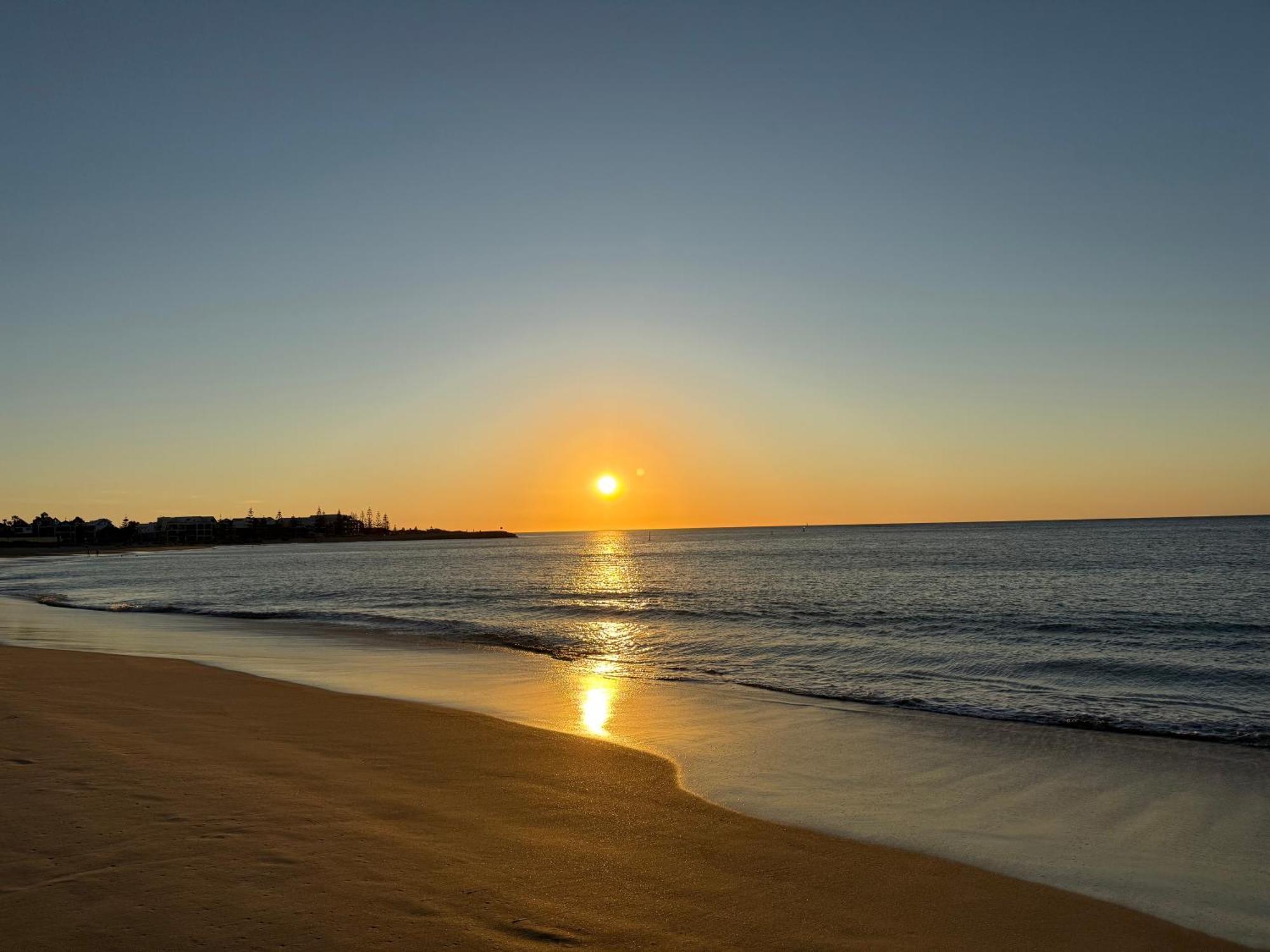 An Ocean,Beachfront And Pool View Apartment 210 Mandurah Buitenkant foto