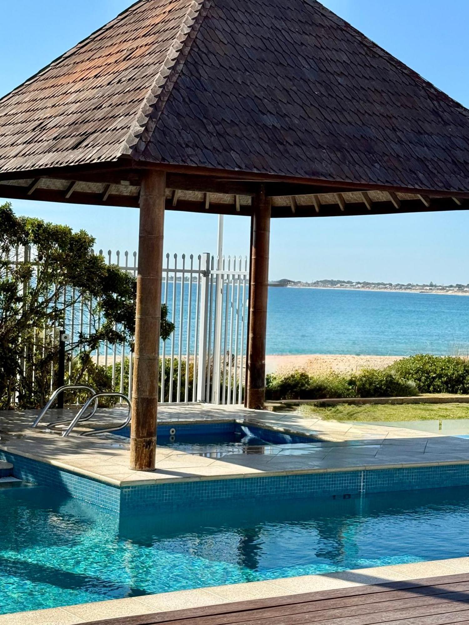 An Ocean,Beachfront And Pool View Apartment 210 Mandurah Buitenkant foto